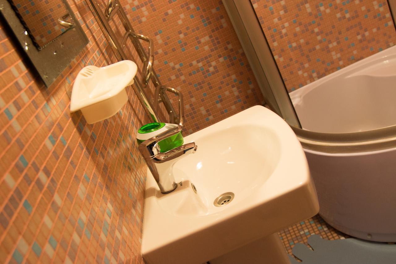 Hotel Sem Uglov Tyraspol Zewnętrze zdjęcie
