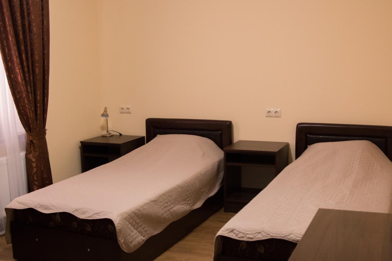 Hotel Sem Uglov Tyraspol Zewnętrze zdjęcie