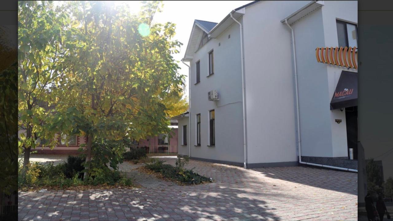 Hotel Sem Uglov Tyraspol Zewnętrze zdjęcie