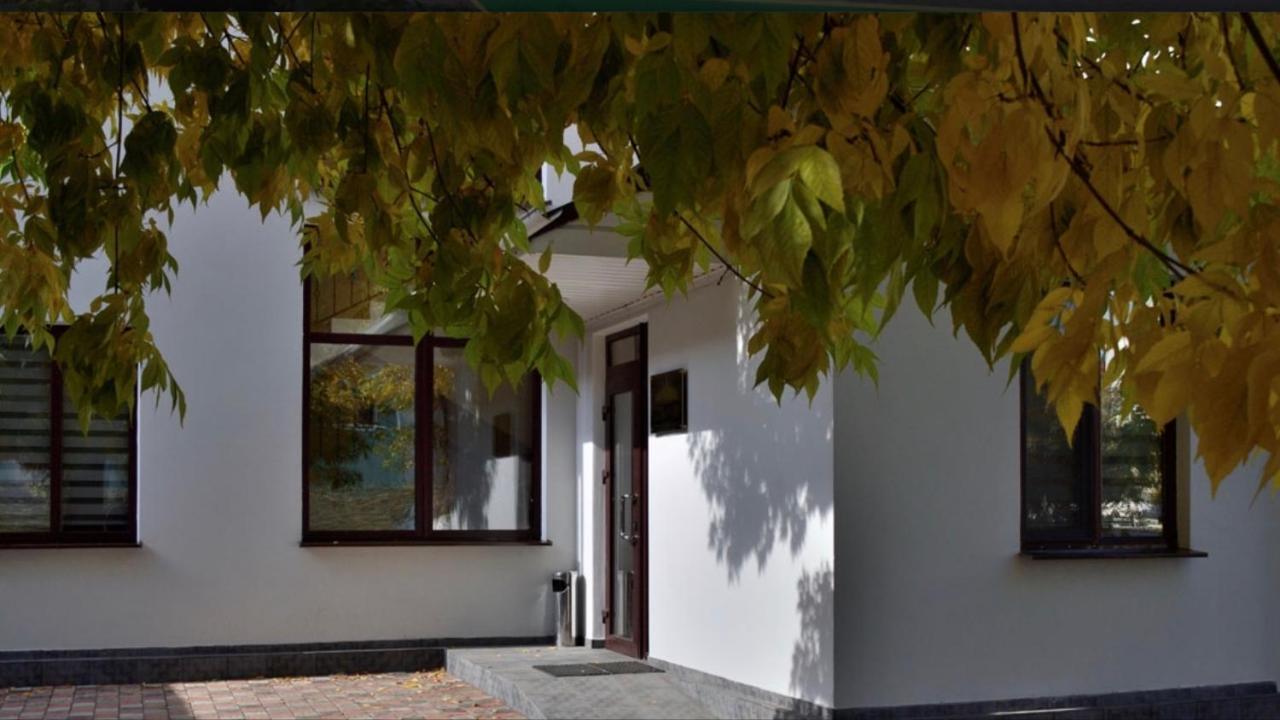 Hotel Sem Uglov Tyraspol Zewnętrze zdjęcie