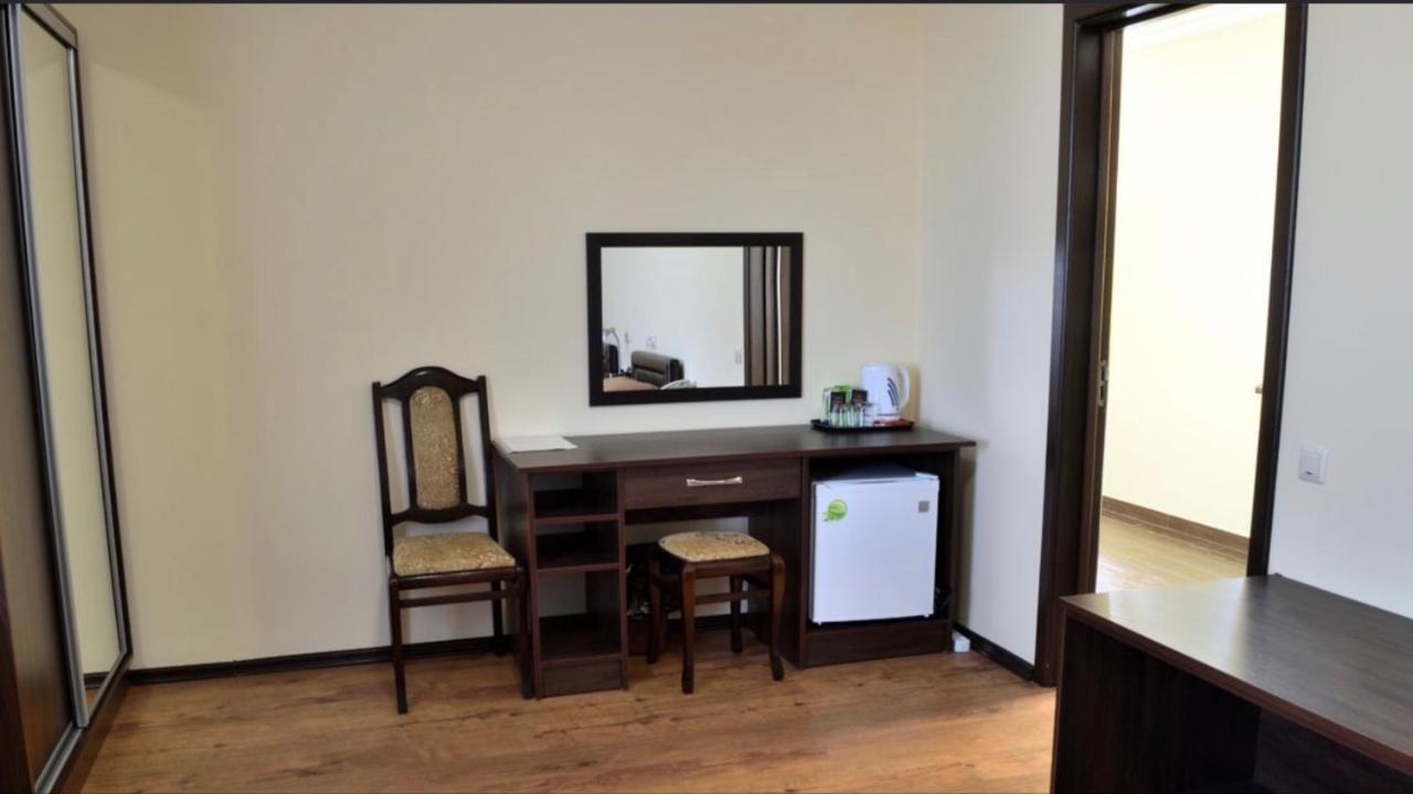 Hotel Sem Uglov Tyraspol Zewnętrze zdjęcie