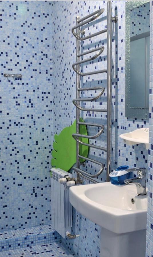 Hotel Sem Uglov Tyraspol Zewnętrze zdjęcie